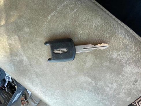 Used 2003 Lincoln Town Car Cartier image 43