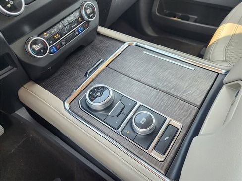 Used 2021 Ford Expedition Limited image 18