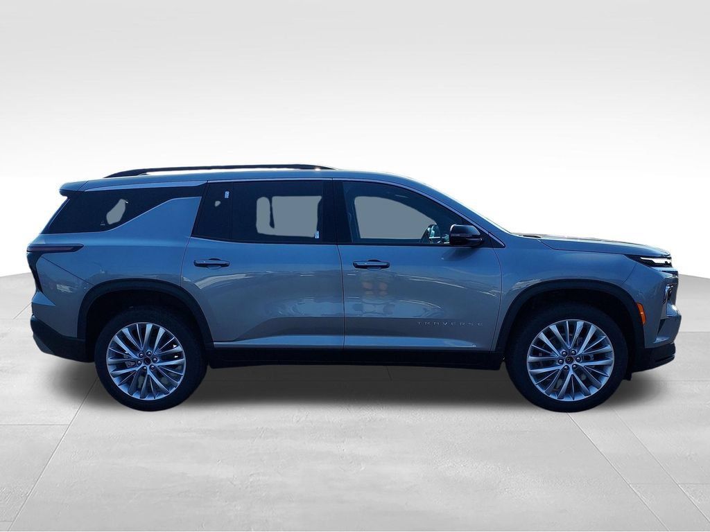 New 2027 Chevrolet Traverse LT w/ LPO, Floor Liner Package FWD image 6