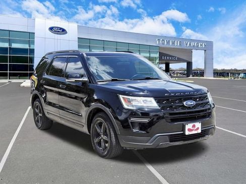 Used 2018 Ford Explorer XLT FWD image 6