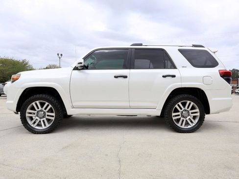 Used 2011 Toyota 4Runner SR5 w/ Convenience Pkg image 3