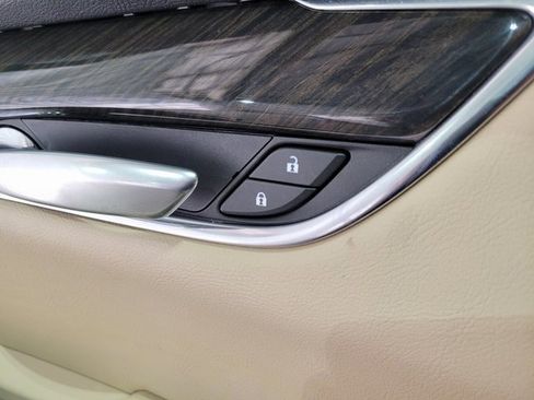 Used 2018 Cadillac XT5 FWD image 53