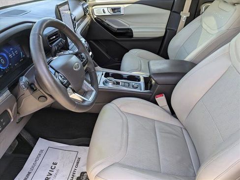 Used 2022 Ford Explorer Platinum w/ Equipment Group 601A image 16