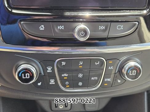 Used 2023 Chevrolet Traverse LT FWD image 24
