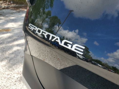 Used 2025 Kia Sportage EX image 7