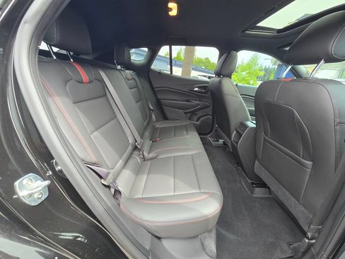Used 2024 Chevrolet Trax RS w/ Sunroof Package FWD image 12