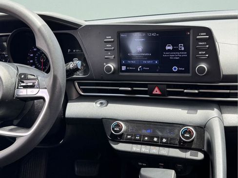 Used 2022 Hyundai Elantra SEL w/ Preferred Accessory Package FWD image 17