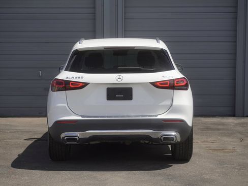 Used 2021 Mercedes-Benz GLA 250 4MATIC w/ Premium Package image 4