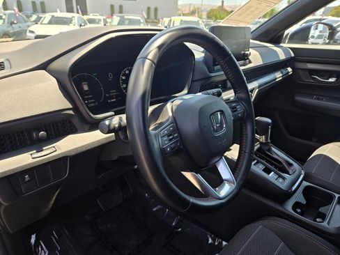 Used 2025 Honda CR-V Sport image 12