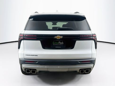 Used 2026 Chevrolet Traverse LT FWD image 7