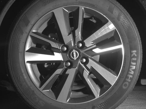 Used 2025 Nissan Versa SV FWD image 12