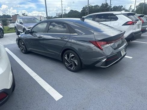 Used 2024 Hyundai Elantra Limited FWD image 4
