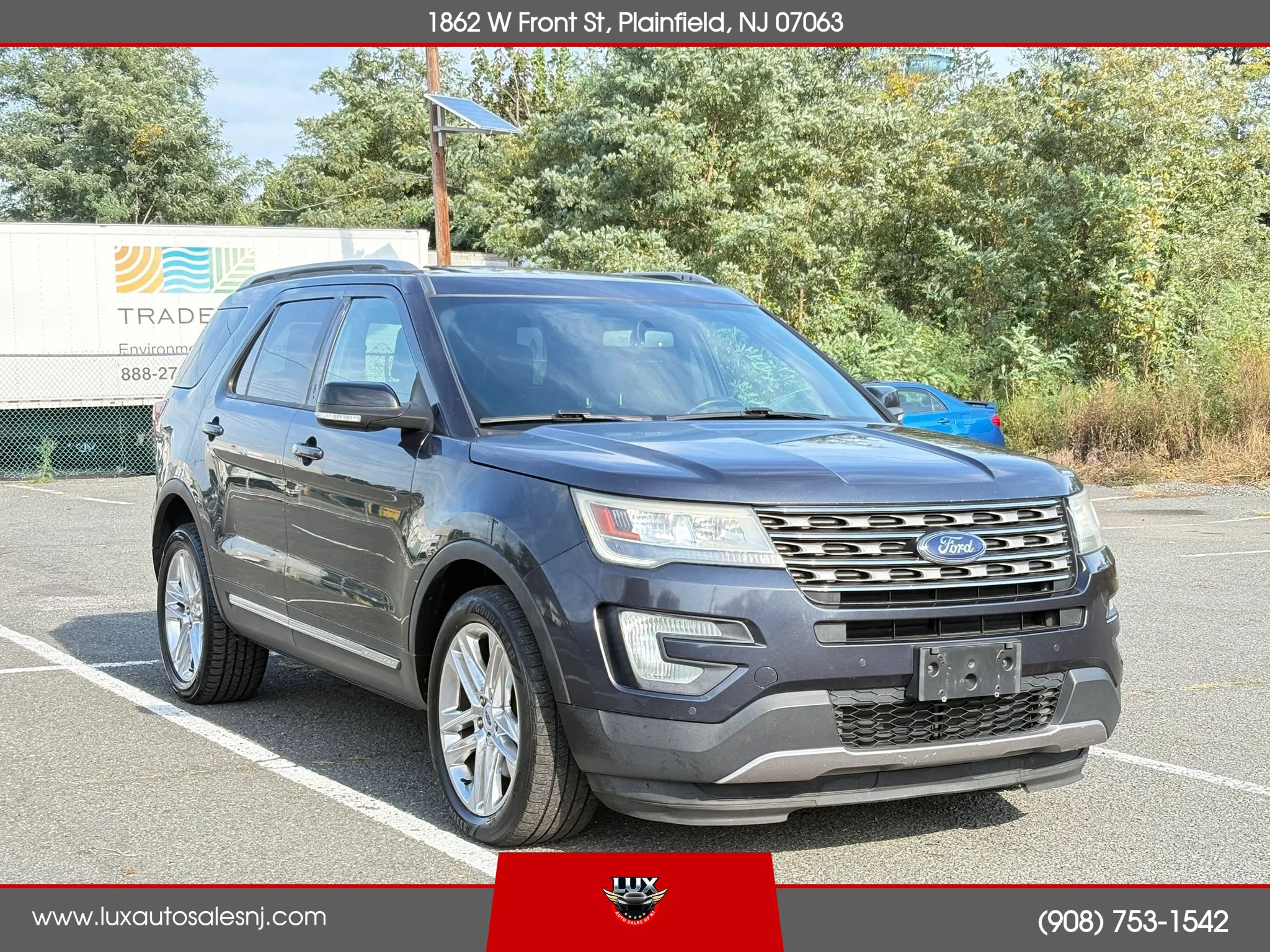 Used 2017 Ford Explorer XLT w/ Equipment Group 202A AWD/4WD image 4