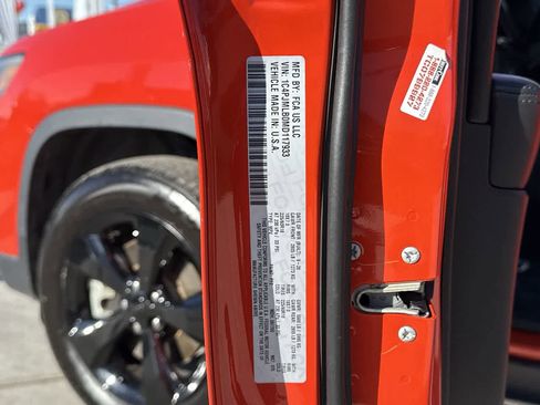 Used 2021 Jeep Cherokee Latitude Plus image 24