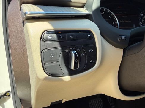 Used 2019 INFINITI QX50 Essential w/ Sensory Package image 18