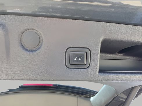 Used 2020 Chevrolet Equinox LT image 8