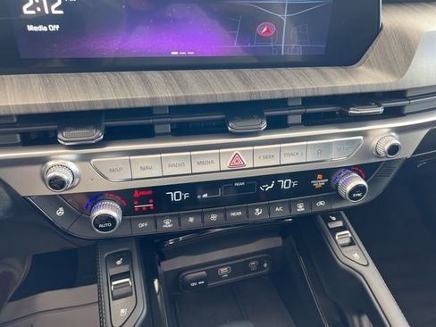 Used 2023 Kia Telluride EX w/ EX Captain's Chair Package image 17