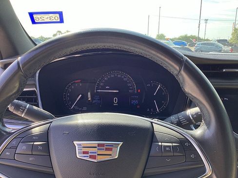 Used 2018 Cadillac XT5 FWD image 11