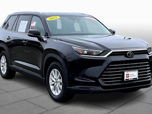 Used 2025 Toyota Grand Highlander AWD image 2