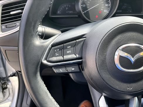 Used 2018 MAZDA MAZDA3 Touring FWD image 19
