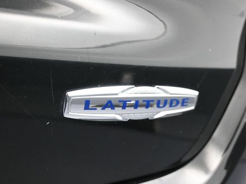 Used 2018 Jeep Compass Latitude w/ Popular Equipment Group AWD/4WD image 36