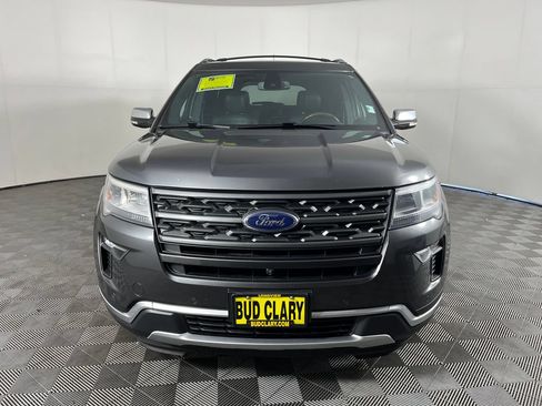 Used 2018 Ford Explorer Platinum AWD/4WD image 2