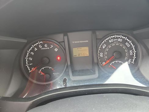 Used 2017 Toyota Tacoma SR image 25