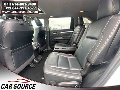 Used 2019 Toyota Highlander XLE AWD/4WD image 18