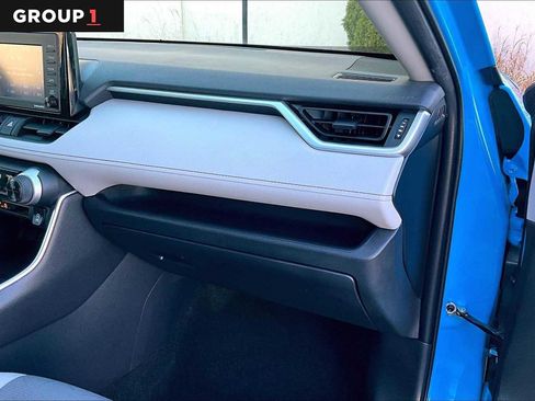 Used 2021 Toyota RAV4 XLE image 18