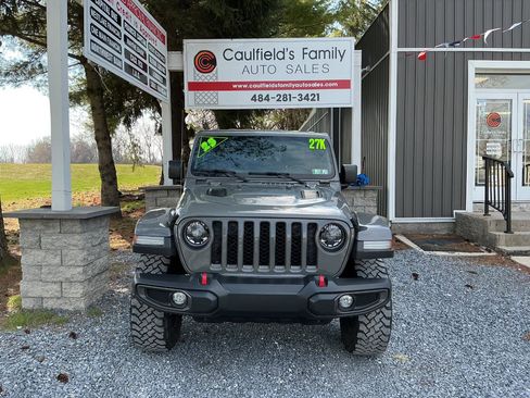 Used 2023 Jeep Gladiator Rubicon w/ LED Lighting Group image 2