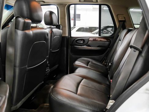 Used 2009 GMC Envoy Denali w/ Sun And 6-Disc Cd Package AWD/4WD image 34