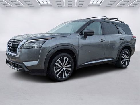 Used 2024 Nissan Pathfinder Platinum FWD image 9