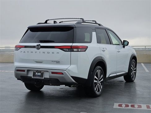 Used 2025 Nissan Pathfinder Platinum image 7