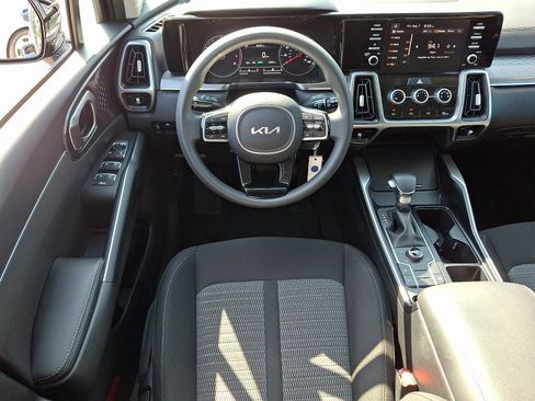 Used 2023 Kia Sorento LX AWD/4WD image 12