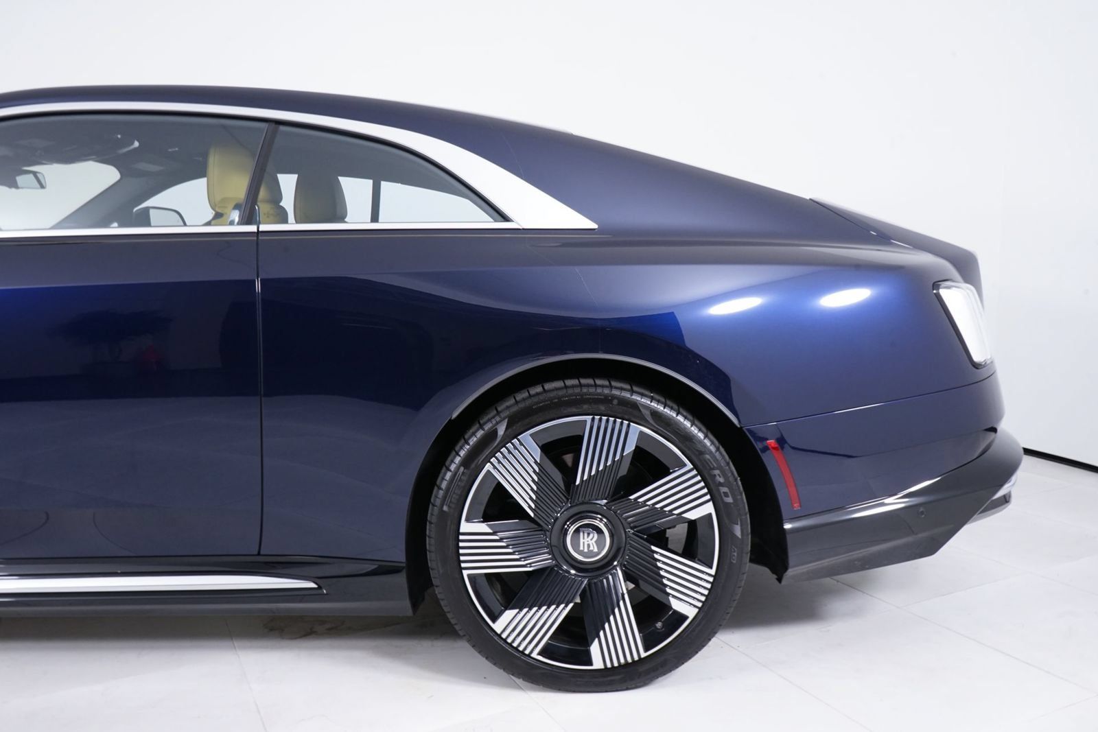 Used 2025 Rolls-Royce Spectre w/ Leather Finishing Pack AWD/4WD image 12