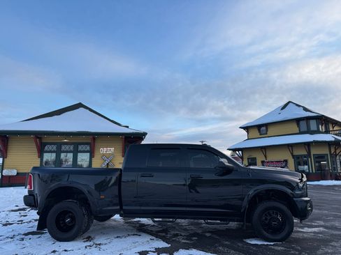 Used 2018 RAM 3500 Laramie image 2
