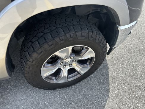 Used 2020 RAM 1500 Laramie AWD/4WD image 35