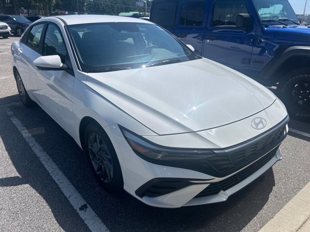 Certified 2024 Hyundai Elantra SEL FWD image 3