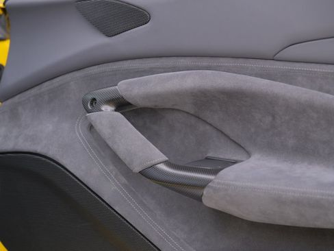 Used 2021 Ferrari F8 Tributo RWD image 40
