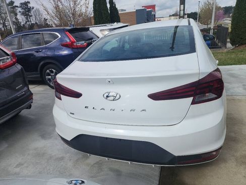 Used 2019 Hyundai Elantra SE w/ Cargo Package FWD image 6
