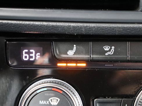 Used 2024 Volkswagen Jetta SE FWD image 32
