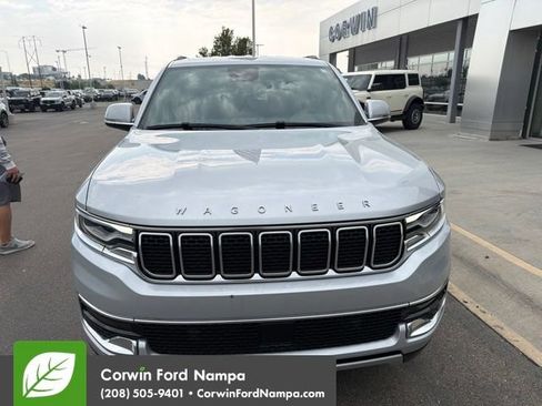 Used 2022 Jeep Wagoneer Series II AWD/4WD image 2