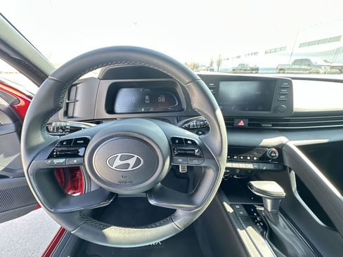 Used 2025 Hyundai Elantra Sport image 11