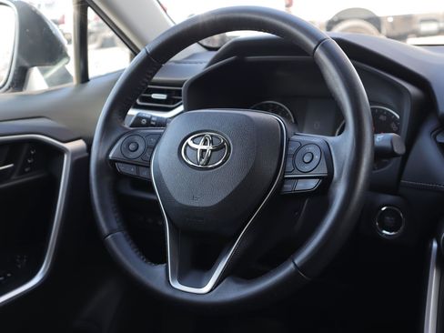 Used 2021 Toyota RAV4 XLE Premium image 15