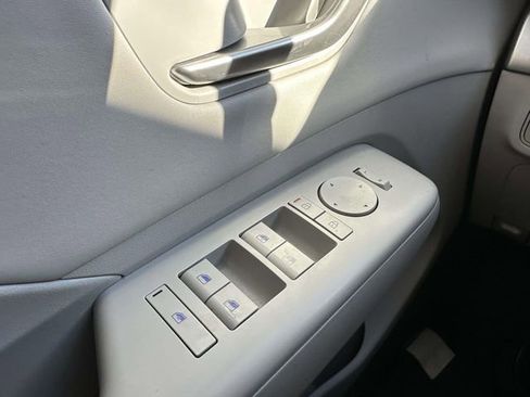 Used 2024 Hyundai Kona Limited image 32