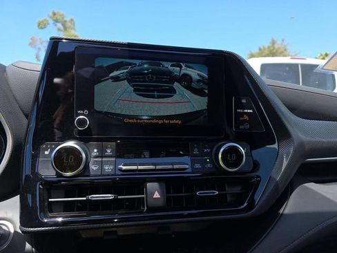 Used 2025 Toyota Highlander XSE AWD/4WD image 6