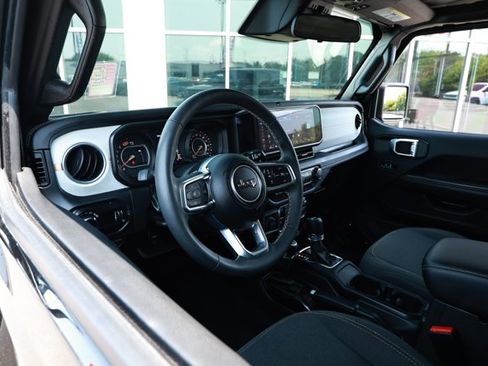 Certified 2025 Jeep Wrangler Unlimited Sahara AWD/4WD image 23