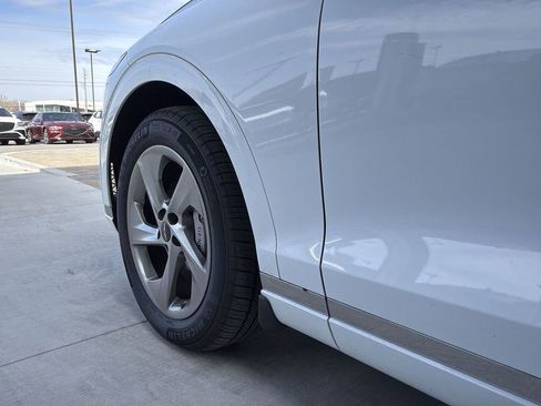 Used 2026 Genesis GV70 2.5T Select image 19