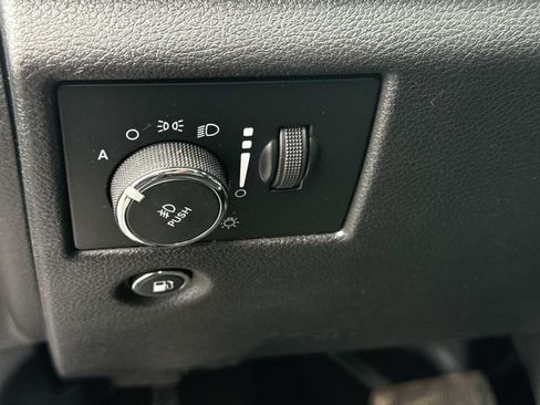 Used 2019 Jeep Grand Cherokee Limited AWD/4WD image 14