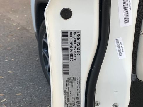 Used 2025 Jeep Compass Limited image 10